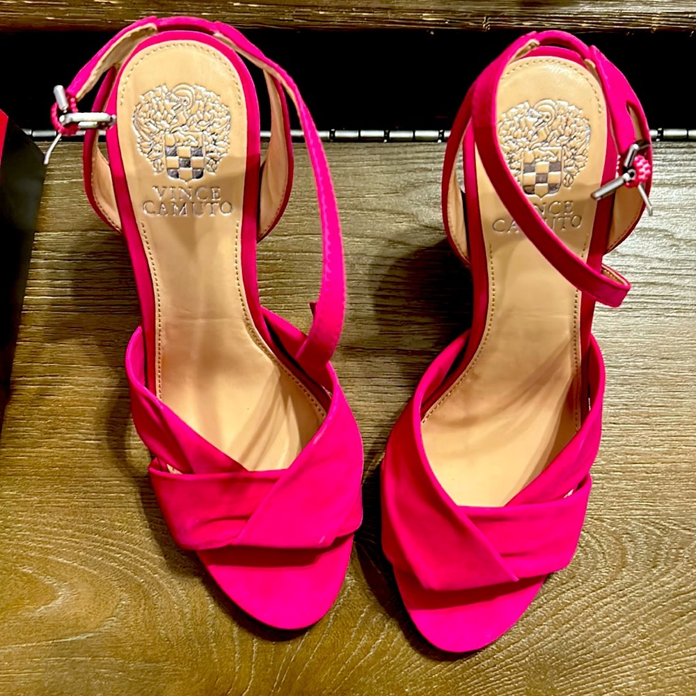 Women hot berry pink Vince Camuto heels
